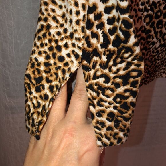 L Leopard Short Ruffle Sleeve Crewneck Top - Picture 7 of 8